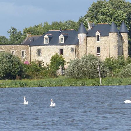 Bed and Breakfast Domaine De Kerbillec Theix Exterior foto