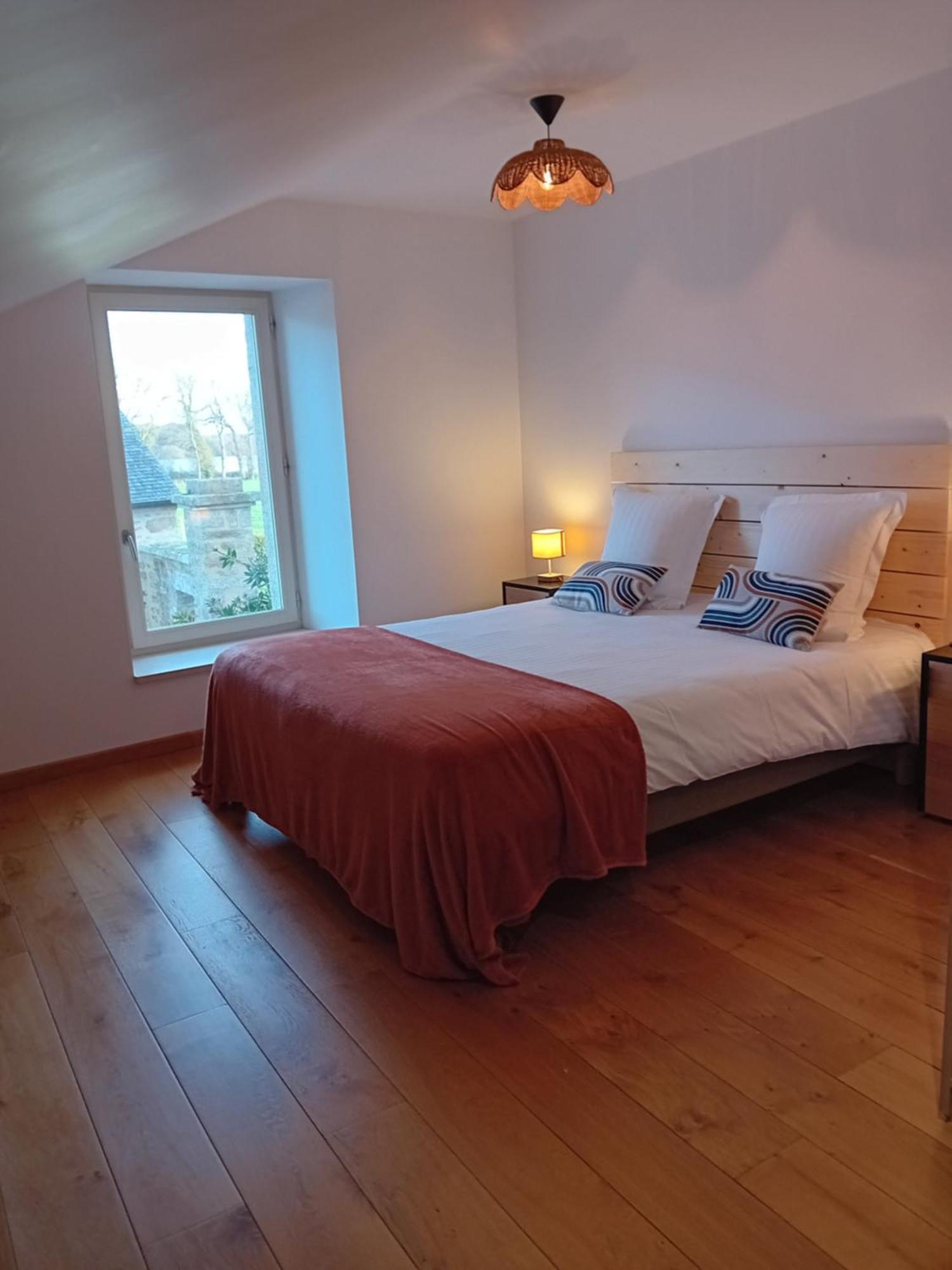 Bed and Breakfast Domaine De Kerbillec Theix Exterior foto