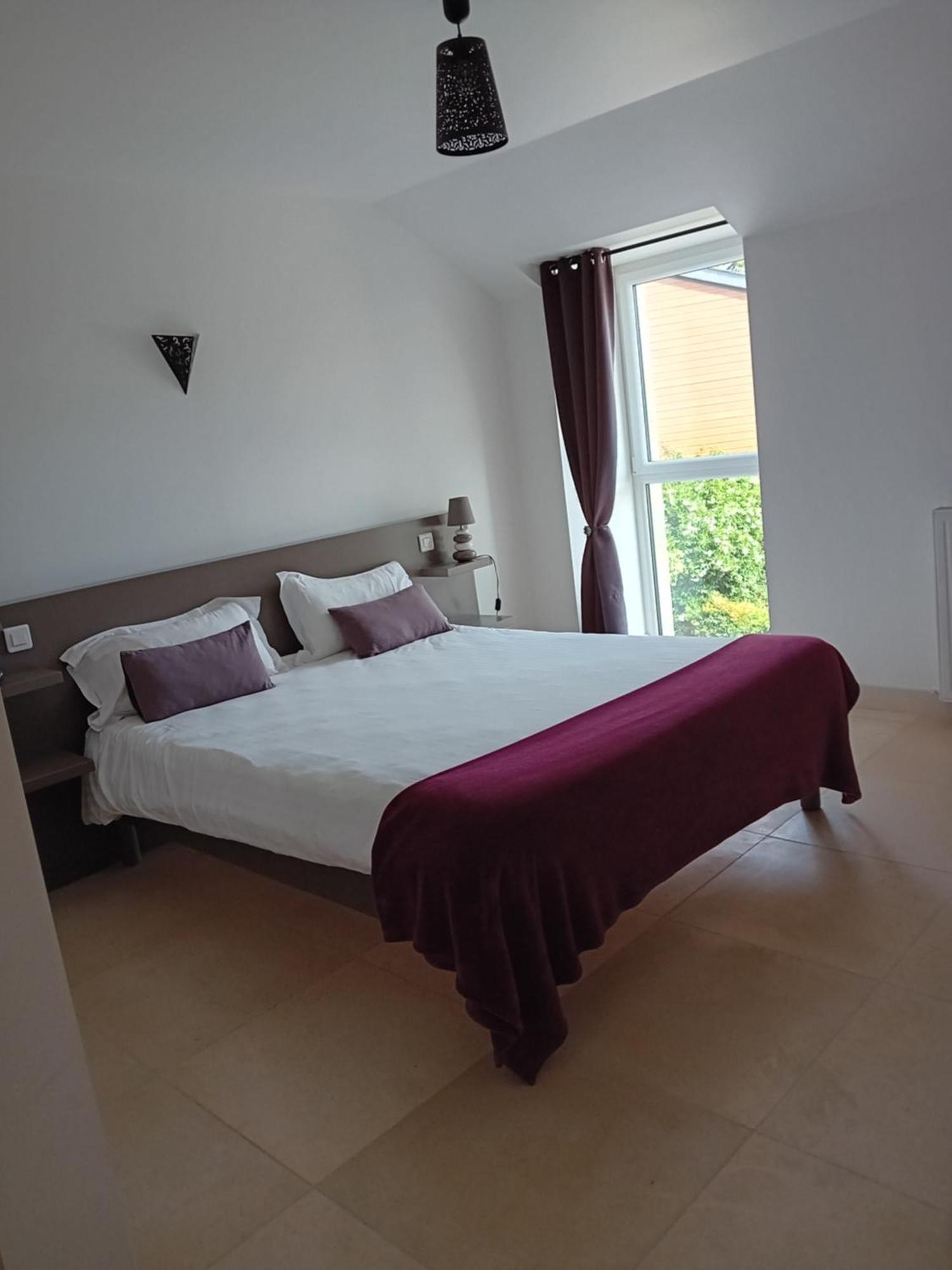 Bed and Breakfast Domaine De Kerbillec Theix Exterior foto